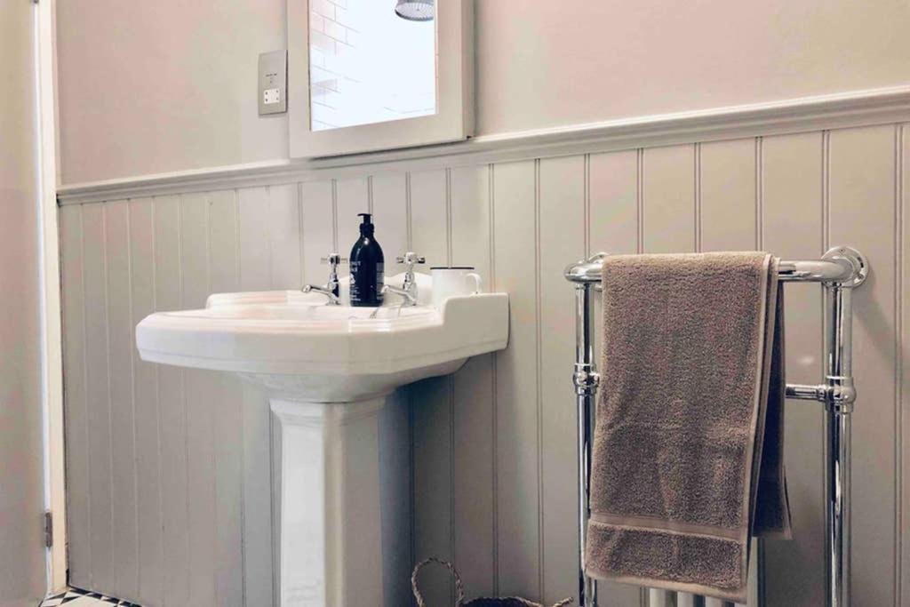 Seaside Escape - Gorgeous 2 Bed Apartment In St-Leonards-On-Sea Hastings Buitenkant foto